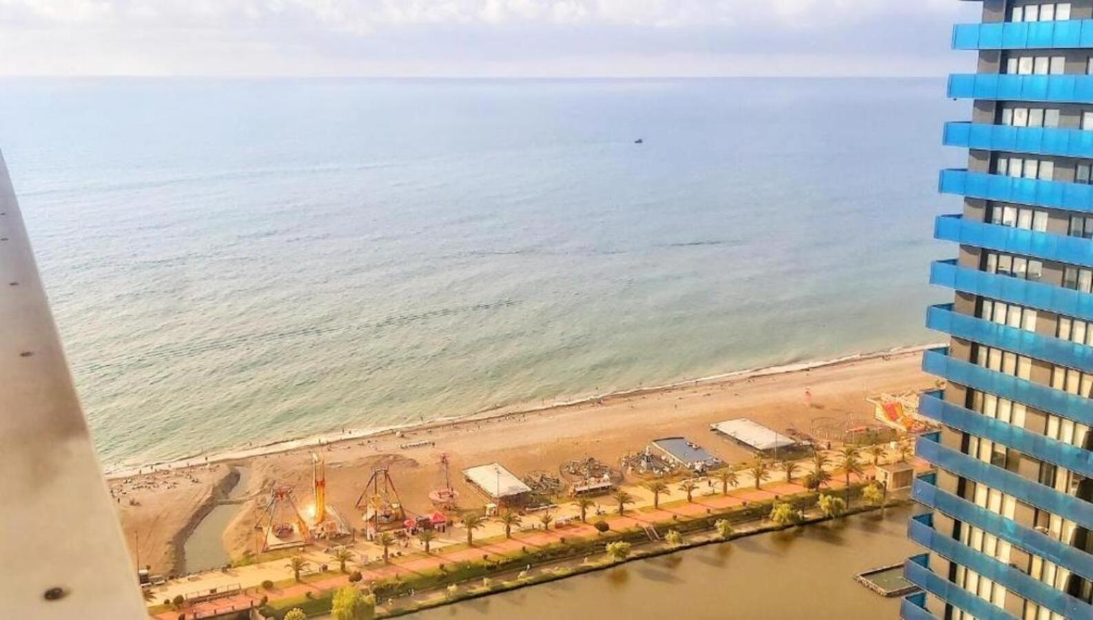 Holiday In Orbi Apartment Batumi Luaran gambar